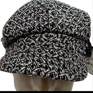 Women’s Crocheted Knit Winter Newsboy Cap Hat Black & White Criss Cross Pattern